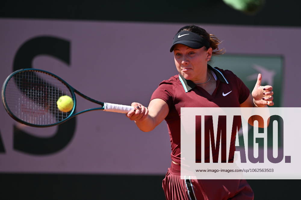 2025 Roland-Garros - Day 6 PARIS, FRANCE - MAY 30: Amanda Anisimova of United States in action against Clara Tauson (not seen) of Denmark during their women s singles match on day 6 of the French Open tennis tournament on Court Suzanne-Lenglen in Paris, France on May 30, 2025. Mustafa Yalcin Anadolu Paris France. Editorial use only. Please get in touch for any other usage.