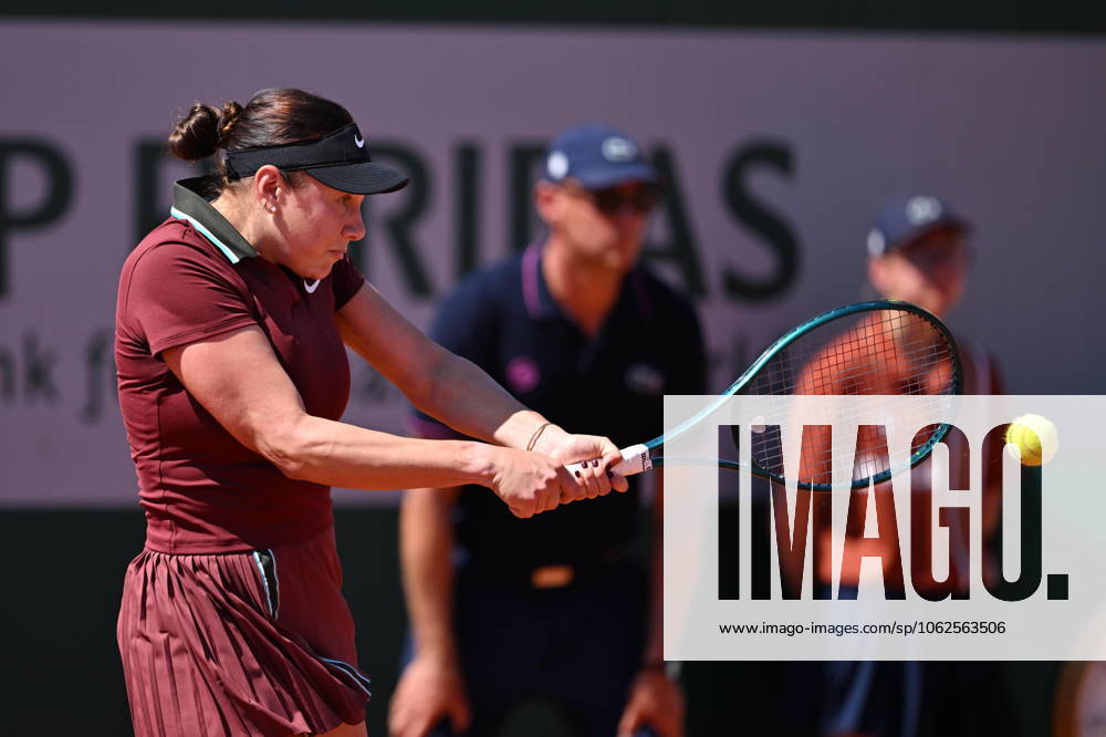 2025 Roland-Garros - Day 6 PARIS, FRANCE - MAY 30: Amanda Anisimova of United States in action against Clara Tauson (not seen) of Denmark during their women s singles match on day 6 of the French Open tennis tournament on Court Suzanne-Lenglen in Paris, France on May 30, 2025. Mustafa Yalcin Anadolu Paris France. Editorial use only. Please get in touch for any other usage.