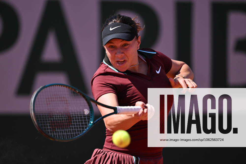 2025 Roland-Garros - Day 6 PARIS, FRANCE - MAY 30: US Amanda Anisimova in action against Denmark s Clara Tauson (not seen) during their women s singles match on day 6 of the French Open tennis tournament at the Roland-Garros Complex in Paris, France on May 30, 2025 Mustafa Yalcin Anadolu Paris France. Editorial use only. Please get in touch for any other usage.