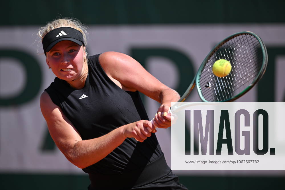 2025 Roland-Garros - Day 6 PARIS, FRANCE - MAY 30: US Amanda Anisimova (not seen) in action against Denmark s Clara Tauson during their women s singles match on day 6 of the French Open tennis tournament at the Roland-Garros Complex in Paris, France on May 30, 2025 Mustafa Yalcin Anadolu Paris France. Editorial use only. Please get in touch for any other usage.