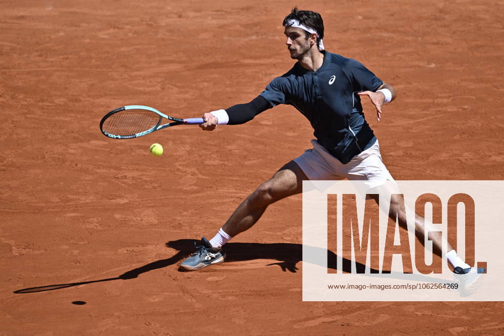 2025 Roland-Garros - Day 6 PARIS, FRANCE - MAY 30: Lorenzo Musetti of Italy in action against Mariano Navone (not seen) of Argentina during their men s singles match on day 6 of the French Open tennis tournament on Court Suzanne-Lenglen in Paris, France on May 30, 2025 Burak Akbulut Anadolu Paris France. Editorial use only. Please get in touch for any other usage.