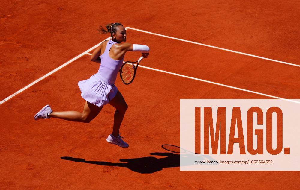 Qinwen Zheng in third round action French Open Tennis, Day Six, Tennis, Roland Garros, Paris, France