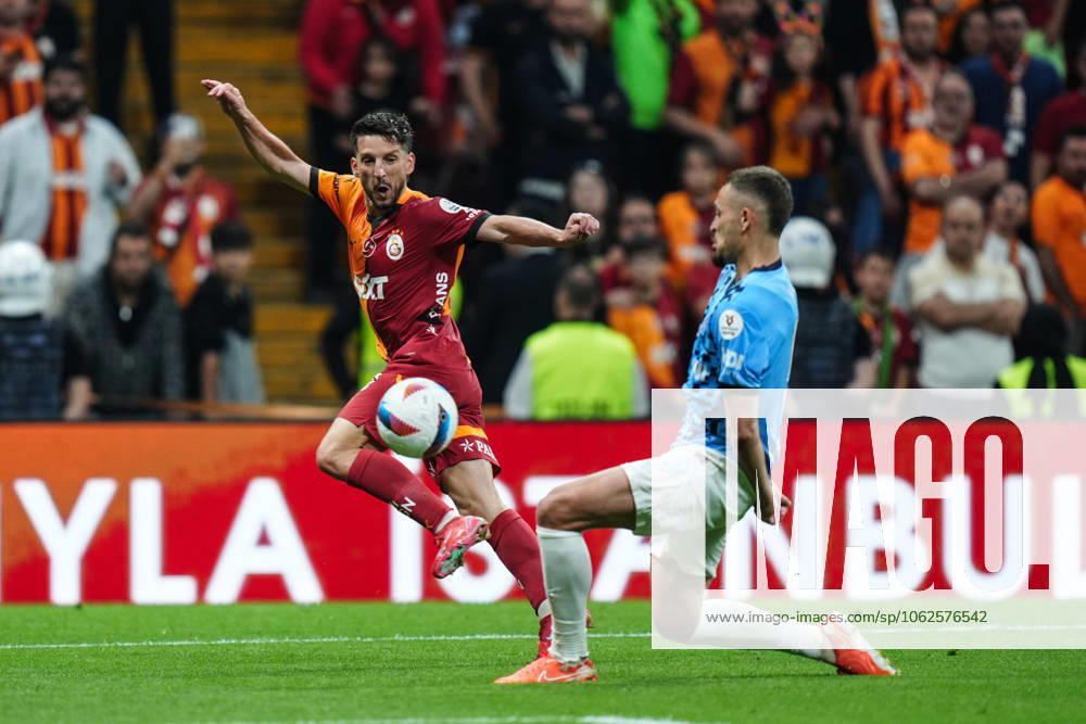 Galatasaray v RAMS Basaksehir - Turkish Super Lig ISTANBUL, TURKIYE - MAY 30: Dries Mertens (L) of Galatasaray and Leo Duarte (R) of RAMS Basaksehir compete for the ball during the 38th and final week match of the Turkish Super Lig between Galatasaray and RAMS Basaksehir at RAMS Park in Istanbul, Turkiye on May 30, 2025. Hakan Akgun Anadolu Istanbul Turkey. Editorial use only. Please get in touch for any other usage.