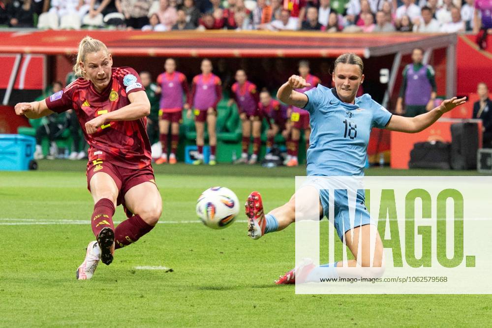 Sarai LINDER GER scores the goal to make it 3 0 UEFA Womens Nations League, matchday 5, womens international football match, Germany GER Netherlands NED on 30 05 2025 in Bremen Germany Â