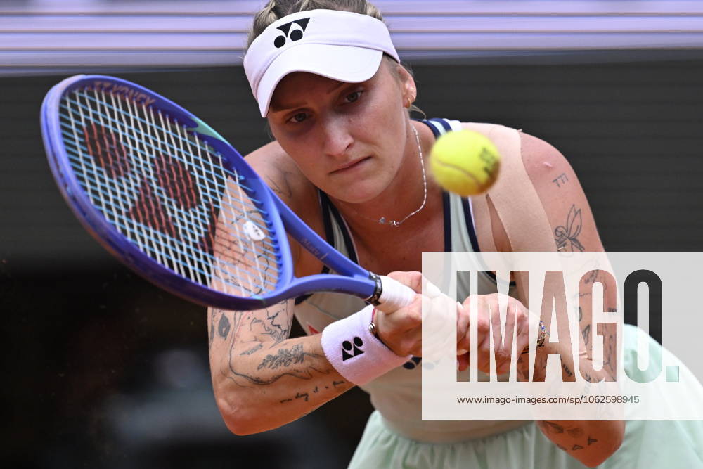 2025 Roland-Garros - Day 7 PARIS, FRANCE - MAY 31: Marketa Vondrousova of Czech Republic in action against Jessica Pegula (not seen) of US during the Women s Singles third round match on day seven of the 2025 French Open at Court Philippe-Chatrier in Paris, France on May 31, 2025. Burak Akbulut Anadolu Paris France. Editorial use only. Please get in touch for any other usage.