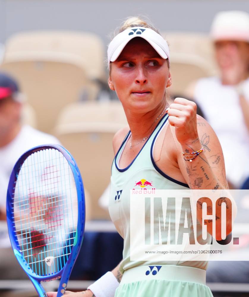 Marketa Vondrousova wins the first set French Open Tennis, Day Seven, Tennis, Roland Garros, Paris, France