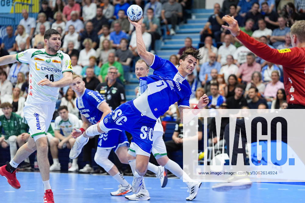 Handball, 1 HBL, VFL Gummersbach SC DHfK Leipzig, Schwalbe Arena Julian Koester VFL Gummersbach 7 Marko Mamic SC DHfK Leipzig 14 Nordrhein Westfahlen Germany