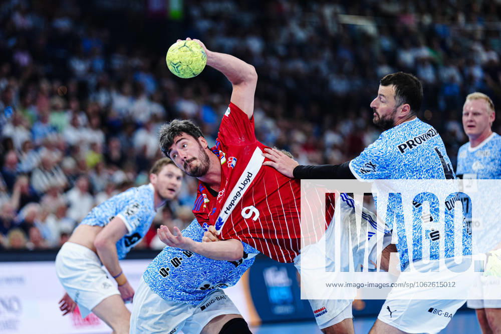 Throw Goal Jacob Lassen Handball Sport Verein Hamburg, 09 , Domagoj Duvnjak THW Kiel, 04 GER, THW Kiel vs Handball Sport Verein Hamburg, Handball, Bundesliga, Matchday 32, Season 2024 2025, 31 05 2025 GER, THW Kiel vs Handball Sport Verein Hamburg, Handball, Bundesliga, Matchday 32, Season 2024 2025, 31 05 2025 Kiel