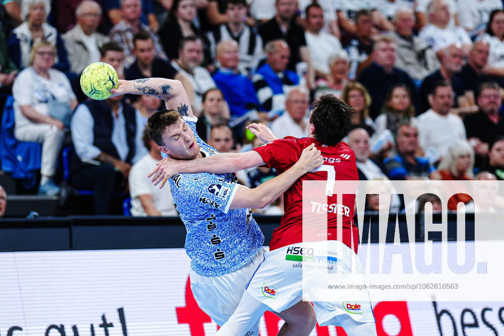 Emil Wernsdorf Madsen THW Kiel, 45 , Leif Tissier Handball Sport Verein Hamburg, 07 GER, THW Kiel vs Handball Sport Verein Hamburg, Handball, Bundesliga, Matchday 32, Season 2024 2025, 31 05 2025 GER, THW Kiel vs Handball Sport Verein Hamburg, Handball, Bundesliga, Matchday 32, Season 2024 2025, 31 05 2025 Kiel