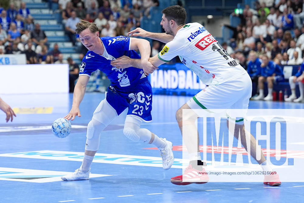 Handball, 1 HBL, VFL Gummersbach SC DHfK Leipzig, Schwalbe Arena Ole Pregler VFL Gummersbach 23 in duel against Marko Mamic SC DHfK Leipzig 14 Nordrhein Westfahlen Germany