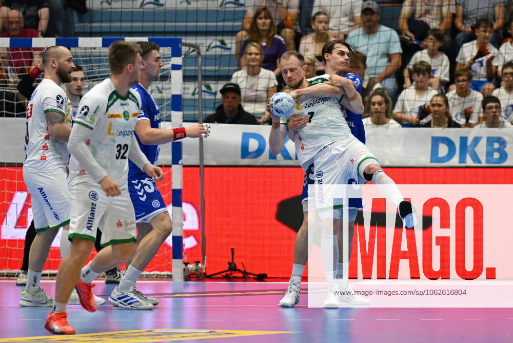 Luca Witzke SC DHfK Leipzig 7 vs Miro Schluroff VfL Gummersbach 15 VfL Gummersbach vs SC DHfK Leipzig, Handball, Daikin 1 Bundesliga, Matchday 32, Season 2024 2025, Schwalbe Arena Gummersbach, 31 05 2025 VfL Gummersbach vs SC DHfK Leipzig, Handball, Daikin 1 Bundesliga, Matchday 32, Season 2024 2025, Schwalbe Arena Gummersbach, 31 05 2025 Gummersbach