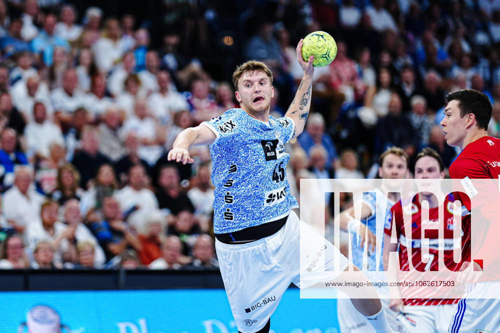 Throw Goal Emil Wernsdorf Madsen THW Kiel, 45 GER, THW Kiel vs Handball Sport Verein Hamburg, Handball, Bundesliga, Matchday 32, Season 2024 2025, 31 05 2025 GER, THW Kiel vs Handball Sport Verein Hamburg, Handball, Bundesliga, Matchday 32, Season 2024 2025, 31 05 2025 Kiel