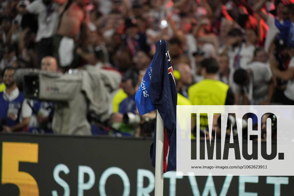2025 UEFA Champions League Final: Paris Saint-Germain F.C. vs. FC Internazionale Milano Desire Doue of Paris Saint-Germain F.C. scores his second goal of the evening and celebrates, as his teammate Achraf Hakimi of Paris Saint-Germain F.C. puts his shirt on the corner flag during the 2025 UEFA Champions League Final: Paris Saint-Germain F.C. vs. FC Internazionale Milano on 31 May 2025, at Munich Football Arena, in Munich, Germany Munich Munich Football Arena Germany