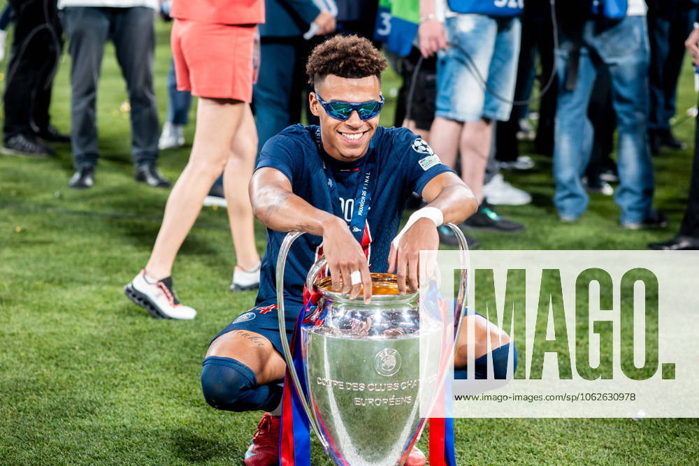 2025.06.01 Monachium 2024 2025 UEFA Final Ligi Mistrzow Allianz Arena Monachium PSG - Inter Mediolan N z Desire Doue z pucharem ligi mistrzow with uefa champions league cup Foto Mateusz Porzucek PressFocus 2025.06.01 Monachium UEFA Champions League Final Allianz Arena stadium Munich Paris Saint Germain - FC Internazionale Milano PSG - Inter Mediolan Desire Doue z pucharem ligi mistrzow with uefa champions league cup Credit: Mateusz Porzucek PressFocus NEWSPIX.PL --- newspix.pl