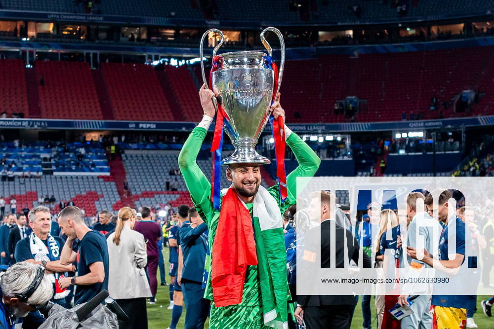 2025.06.01 Monachium 2024 2025 UEFA Final Ligi Mistrzow Allianz Arena Monachium PSG - Inter Mediolan N z Gianluigi Donnarumma z pucharem ligi mistrzow with uefa champions league cup Foto Mateusz Porzucek PressFocus 2025.06.01 Monachium UEFA Champions League Final Allianz Arena stadium Munich Paris Saint Germain - FC Internazionale Milano PSG - Inter Mediolan Gianluigi Donnarumma z pucharem ligi mistrzow with uefa champions league cup Credit: Mateusz Porzucek PressFocus NEWSPIX.PL --- newspix.pl