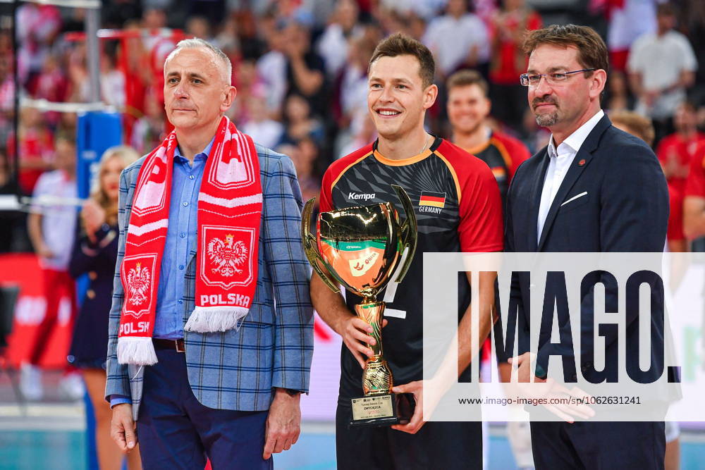 Bilder des Jahres 2025, Sport 05 Mai 2025.05.31 Gliwice Siatkowka Mezczyzn Turniej towarzyski Silesia Cup Sezon 2025 Polska - Niemcy --- POLAND v GERMANY N z Leszek Pietraszek, Jan Zimmermann, Sebastian Swiderski, nagroda, trofeum, pierwsze miejsce Foto Marcin Bulanda PressFocus 2025.05.31 Gliwice Volleyball Men Tournament Friendly Season 2025 Polska - Niemcy Leszek Pietraszek, Jan Zimmermann, Sebastian Swiderski, nagroda, trofeum, pierwsze miejsce Credit: Marcin Bulanda PressFocus NEWSPIX.PL --- newspix.pl