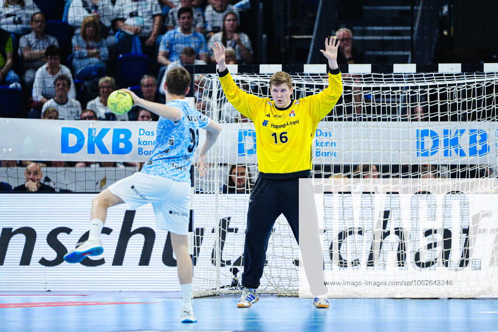 7 meter throw goal Bence Imre THW Kiel, 91 , Robin Haug Handball Sport Verein Hamburg, 16 GER, THW Kiel vs Handball Sport Verein Hamburg, Handball, Bundesliga, Matchday 32, Season 2024 2025, 31 05 2025 GER, THW Kiel vs Handball Sport Verein Hamburg, Handball, Bundesliga, Matchday 32, Season 2024 2025, 31 05 2025 Kiel