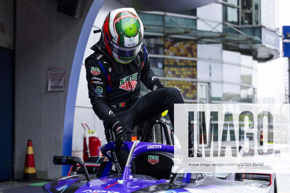2025 FORMULA E SHANGHAI ePRIX DA COSTA Antonio Felix (prt), TAG Heuer Porsche Formula E Team, Porsche 99X Electric, portrait during the Shanghai ePrix, 10th and 11th round of the 2024-25 ABB FIA Formula E World Championship, WM, Weltmeisterschaft on the Shanghai International Circuit from May 31 to June 1, 2025 in Shanghai, China - ShanghaiChina