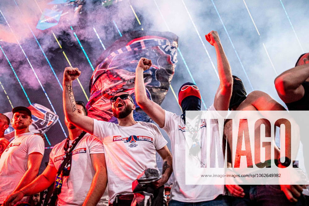2025.06.01 Monachium 2024 2025 UEFA Final Ligi Mistrzow Allianz Arena Monachium PSG - Inter Mediolan N z radosc kibicow psg po zdobyciu finalu ligi mistrzow PSG fans after winning uefa champions league Foto Mateusz Porzucek PressFocus 2025.06.01 Monachium UEFA Champions League Final Allianz Arena stadium Munich Paris Saint Germain - FC Internazionale Milano PSG - Inter Mediolan radosc kibicow psg po zdobyciu finalu ligi mistrzow PSG fans after winning uefa champions league Credit: Mateusz Porzucek PressFocus NEWSPIX.PL --- newspix.pl