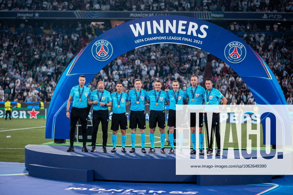 2025.06.01 Monachium 2024 2025 UEFA Final Ligi Mistrzow Allianz Arena Monachium PSG - Inter Mediolan N z sedziowie sedzia referee Istvan Kovacs Foto Mateusz Porzucek PressFocus 2025.06.01 Monachium UEFA Champions League Final Allianz Arena stadium Munich Paris Saint Germain - FC Internazionale Milano PSG - Inter Mediolan sedziowie sedzia referee Istvan Kovacs Credit: Mateusz Porzucek PressFocus NEWSPIX.PL --- newspix.pl