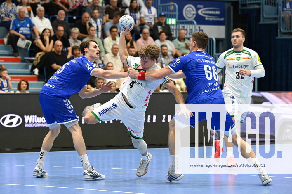 4 Andri Mar Runarsson SC DHfK Leipzig 4 vs Miro Schluroff VfL Gummersbach 15 and Stepan Zeman VfL Gummersbach 66 VfL Gummersbach vs SC DHfK Leipzig, Handball, Daikin 1 Bundesliga, Matchday 32, Season 2024 2025, Schwalbe Arena Gummersbach, 31 05 2025 VfL Gummersbach vs SC DHfK Leipzig, Handball, Daikin 1 Bundesliga, 32 Matchday, Season 2024 2025, Schwalbe Arena Gummersbach, 31 05 2025 Gummersbach