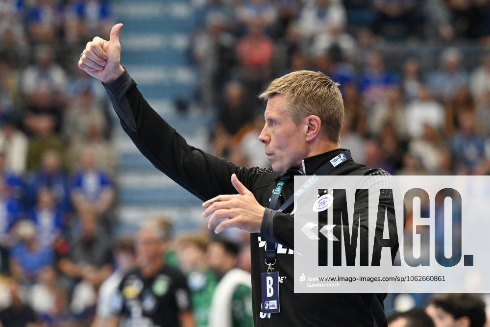 Gudjon Valur Sigurdsson VfL Gummersbach Coach with thumbs up VfL Gummersbach vs SC DHfK Leipzig, Handball, Daikin 1 Bundesliga, Matchday 32, Season 2024 2025, Schwalbe Arena Gummersbach, 31 05 2025 VfL Gummersbach vs SC DHfK Leipzig, Handball, Daikin 1 Bundesliga, Matchday 32, Season 2024 2025, Schwalbe Arena Gummersbach, 31 05 2025 Gummersbach