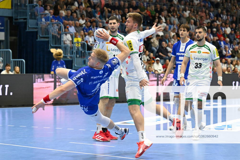 Ellidi Vidarsson VfL Gummersbach 4 vs Franz Semper SC DHfK Leipzig 32 VfL Gummersbach vs SC DHfK Leipzig, Handball, Daikin 1 Bundesliga, Matchday 32, Season 2024 2025, Schwalbe Arena Gummersbach, 31 05 2025 VfL Gummersbach vs SC DHfK Leipzig, Handball, Daikin 1 Bundesliga, Matchday 32, Season 2024 2025, Schwalbe Arena Gummersbach, 31 05 2025 Gummersbach