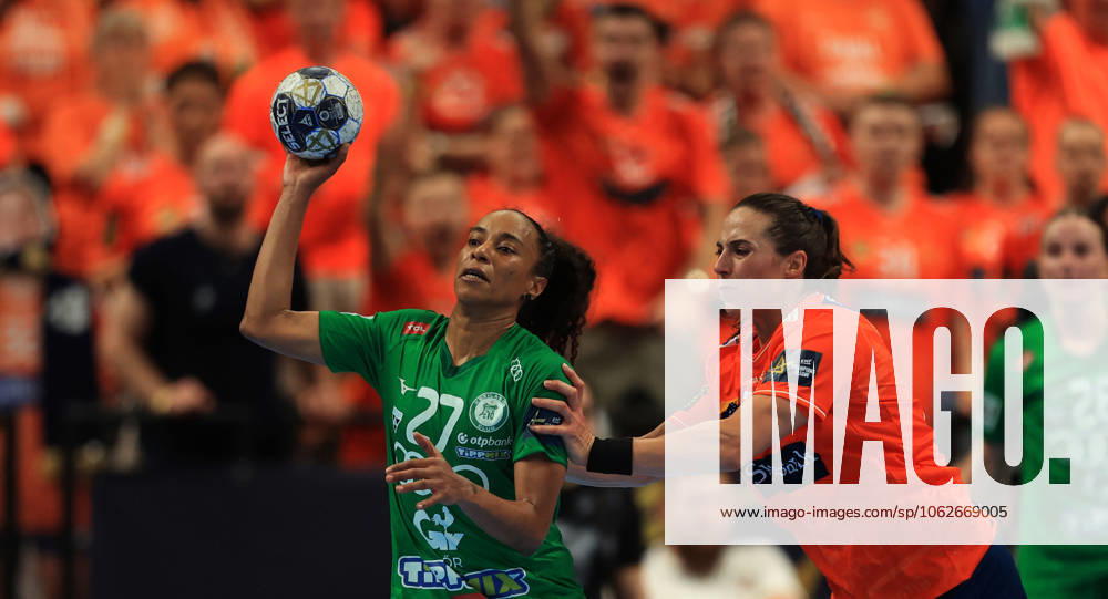 Budapest(Hungary) Győri Gyori Audi ETO KC -Odense Handbold final EHF Champions League Women s handball Final 4 Estelle Nze Minko(L) Győri Gyori Audi ETO, Louise Vinter Burgaard(r)Odense Handbold :