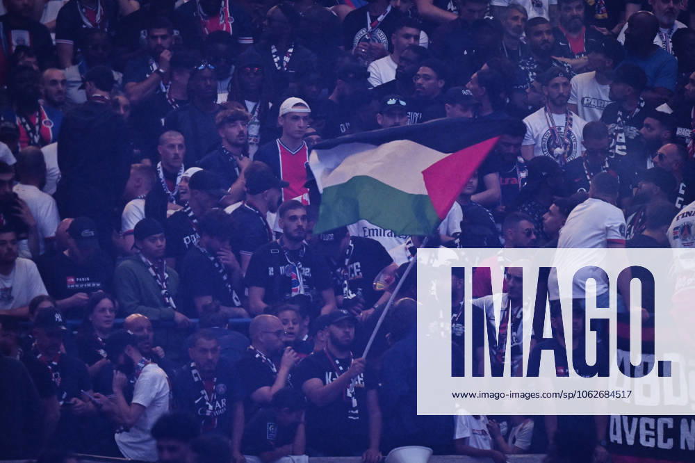PSG celebrates Champions League trophy at Parc des Princes - FA Paris Saint-Germain’s supporters wave Palestine flag as they celebrate the UEFA Champions League trophy at the Parc des Princes Stadium in Paris on June 1, 2025, the day after PSG won the UEFA Champions League final football match over Inter Milan in Munich, on May 31, 2025. Photo by Firas Abdullah ABACAPRESS.COM Paris Ile-de-France France