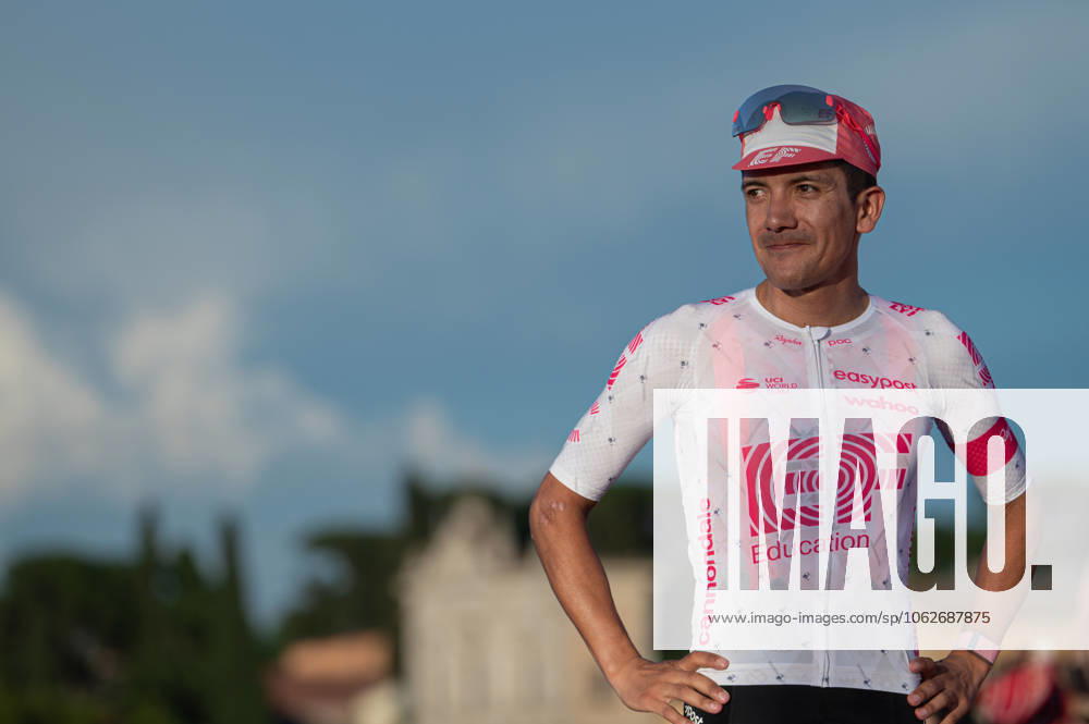 108th Giro d Italia 2025 - Stage 21 EasyPost s Ecuadorian rider Richard Carapaz celebrates on the podium after the 21st and last stage of the 108th Giro d Italia cycling race of 143 km from Rome to Rome, in Rome, Italy, on June 1, 2025. Rome Italy