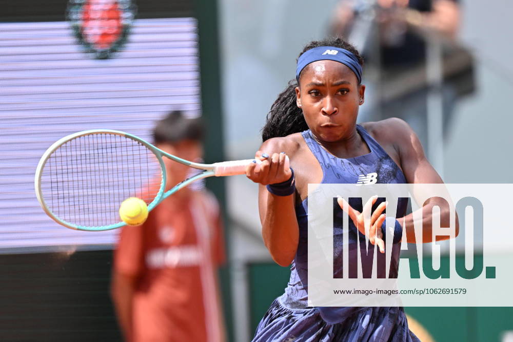 2025 Roland-Garros - Day 9 PARIS, FRANCE - JUNE 02: Coco Gauff of United States in action against Ekaterina Alexandrova during the Women s Singles Fourth Round match on Day Nine of the 2025 French Open at Roland Garros on June 02, 2025 in Paris, France. Mustafa Yalcin Anadolu Paris France. Editorial use only. Please get in touch for any other usage.
