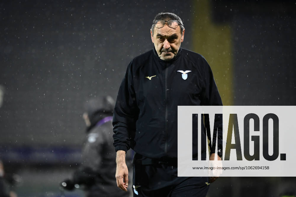 Foto Massimo Paolone LaPresse 26 Febbraio 2024 - Firenze, Italia - calcio - Fiorentina vs Lazio - Campionato italiano di calcio Serie A TIM 2023 2024 - Stadio Artemio Franchi. Nella foto: Maurizio Sarri coach (SS Lazio) osserva February 26, 2024 Florence, Italy - sport, calcio - Fiorentina vs Lazio - Italian Serie A Football Championship 2023 2024 - Artemio Franchi Stadium. In the pic: Maurizio Sarri coach (SS Lazio) looks on