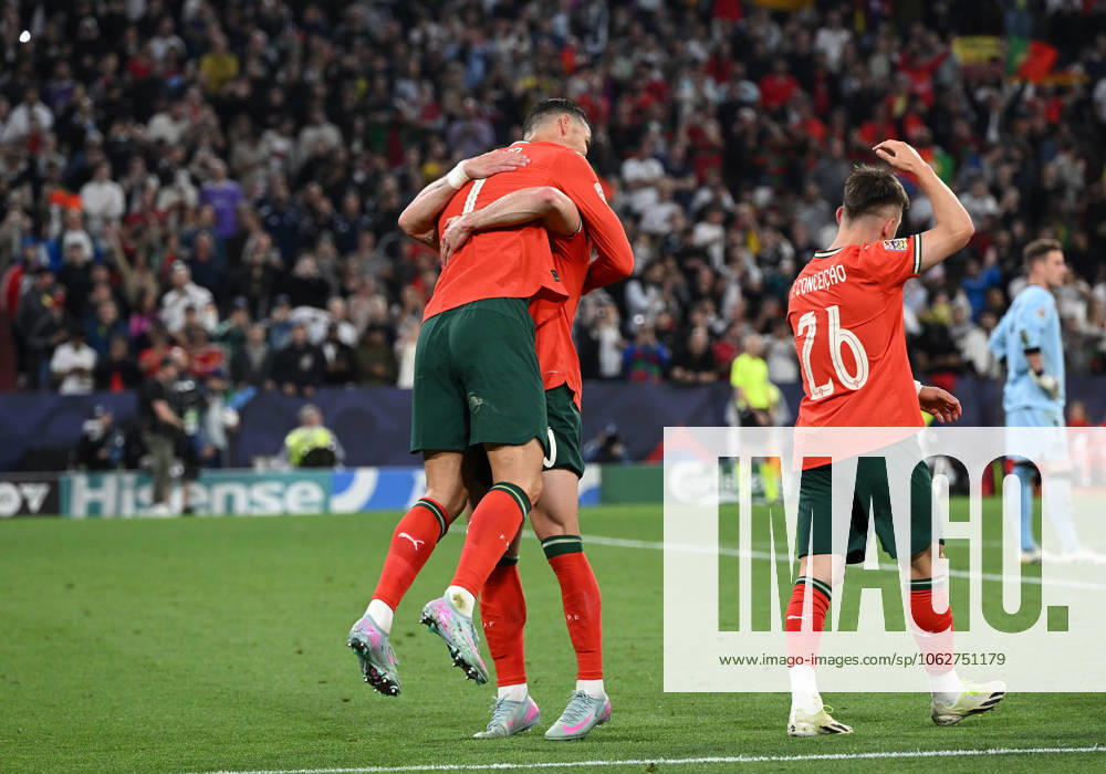 Football UEFA Nations League 1 2 Final, Germany Portugal v l Cristiano Ronaldo Portugal celebrate the goal, Der Torjubel zum 1 2 Muenchen