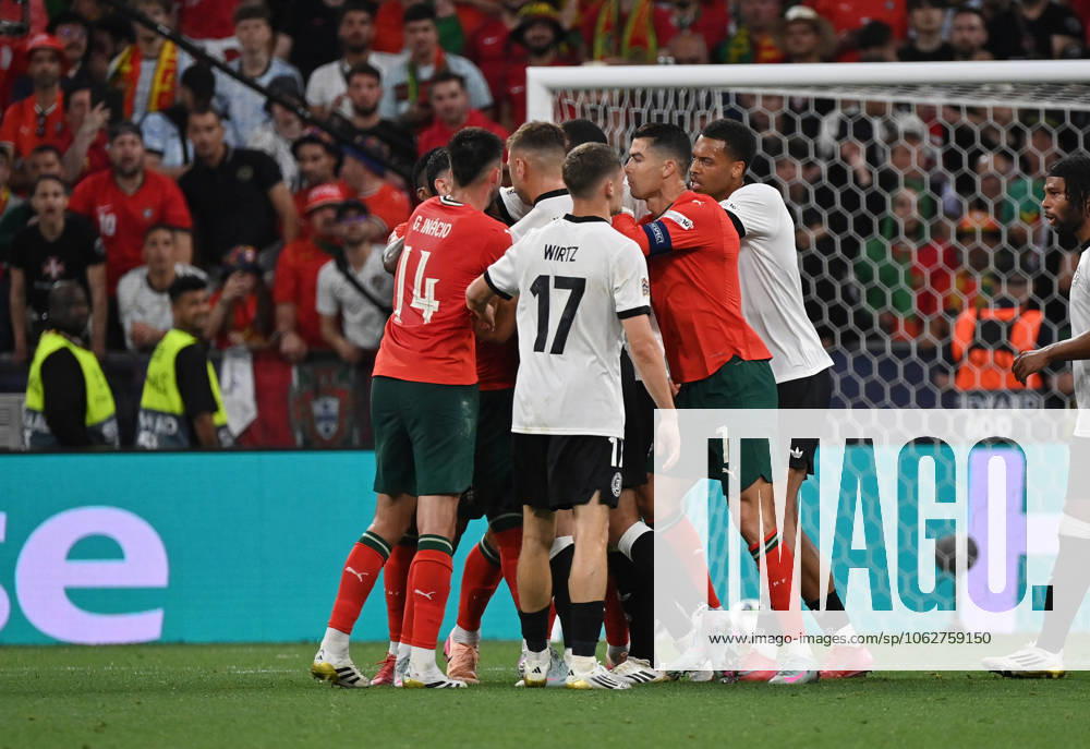 Football UEFA Nations League 1 2 Final, Germany Portugal v l rudelbildung Goncalo Bernardo Inacio Portugal , Florian Wirtz Deutsche Fussball Nationalmannschaft DFB Muenchen