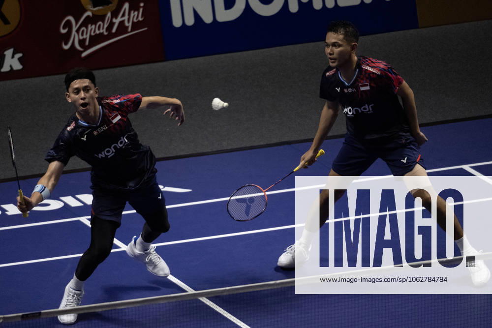 (250606) -- JAKARTA, June 6, 2025 -- Fajar Alfian Muhammad Rian Ardianto (L) compete during the men s doubles quarterfinal match between Huang Di Liu Yang of China and Fajar Alfian Muhammad Rian Ardianto of Indonesia at Indonesia Open 2025 in Jakarta, Indonesia, June 6, 2025. ) (SP)INDONESIA-JAKARTA-BADMINTON-INDONESIA OPEN-MEN S DOUBLES VerixSanovri