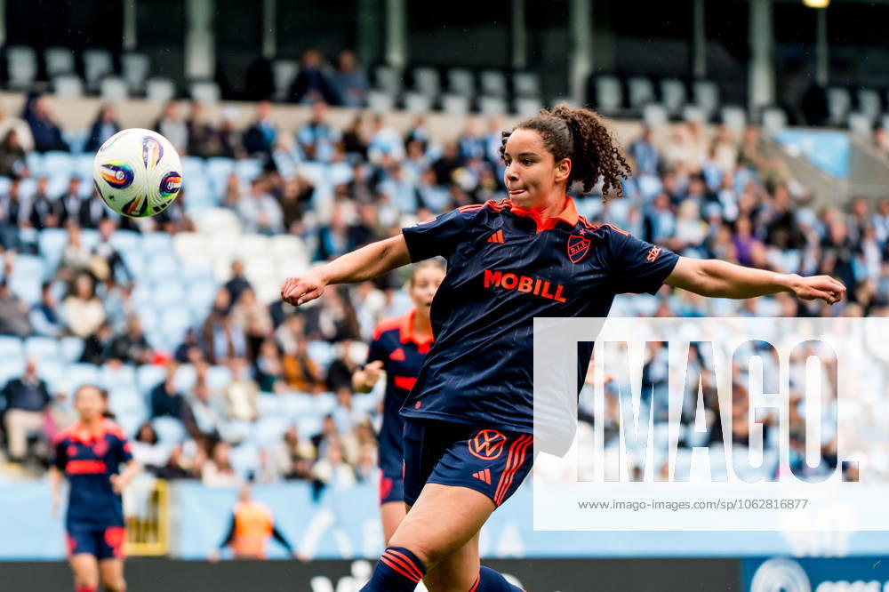 Djurgardens Camille Ashe during the football match in Damallsvenskan between Malmö FF and Djurgarden on June 7, 2025 in Malmö