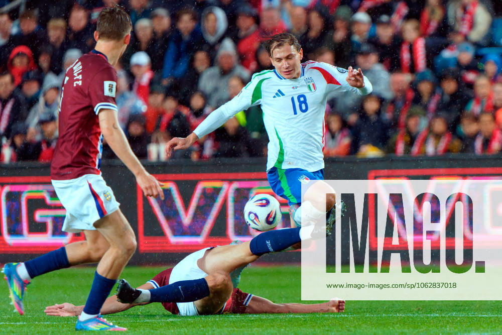 CALCIO - FIFA Mondiali - Qualifiers - Norway vs Italy Nicolo? Barella of Italy in action against Kristoffer Ajer of Norway during Qualifiers - Norway vs Italy, FIFA World Cup, WM, Weltmeisterschaft, Fussball match in Oslo, Norway, June 06 2025 Oslo Norway