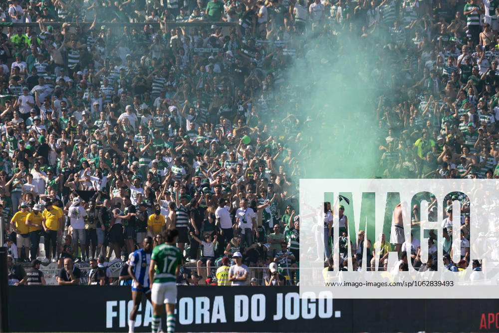 Sporting supporters during the game of the final of the Portugal Cup between Porto and Sporting at Estadio Nacional Caxias Portugal - ZUMAs359 20240526_zsp_s359_079