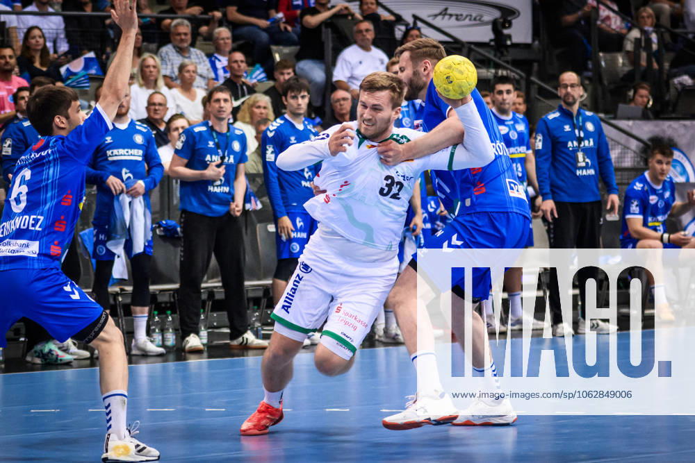 Franz Semper SC DHfK Leipzig, 32 vs Samuel Roethlisberger TVB Stuttgart, 17 GER, TVB Stuttgart SC DHfK Leipzig, DAIKIN HBL, Handball, Bundesliga, 34 Matchday, Season 2024 2025, 08 06 2025 GER, TVB Stuttgart SC DHfK Leipzig, DAIKIN HBL, Handball, Bundesliga, 34 Matchday, Season 2024 2025, 08 06 2025 Stuttgart