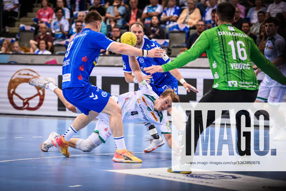 Andri Mar Runarsson SC DHfK Leipzig, 04 vs Gianfranco Pribetic TVB Stuttgart, 09 and Kai Haefner TVB Stuttgart, 34 , Stuttgart goalkeeper Miljan Vujovic TVB Stuttgart, 16 GER, TVB Stuttgart SC DHfK Leipzig, DAIKIN HBL, Handball, Bundesliga, 34 Matchday, Season 2024 2025, 08 06 2025 GER, TVB Stuttgart SC DHfK Leipzig, DAIKIN HBL, Handball, Bundesliga, 34 Matchday, Season 2024 2025, 08 06 2025 Stuttgart