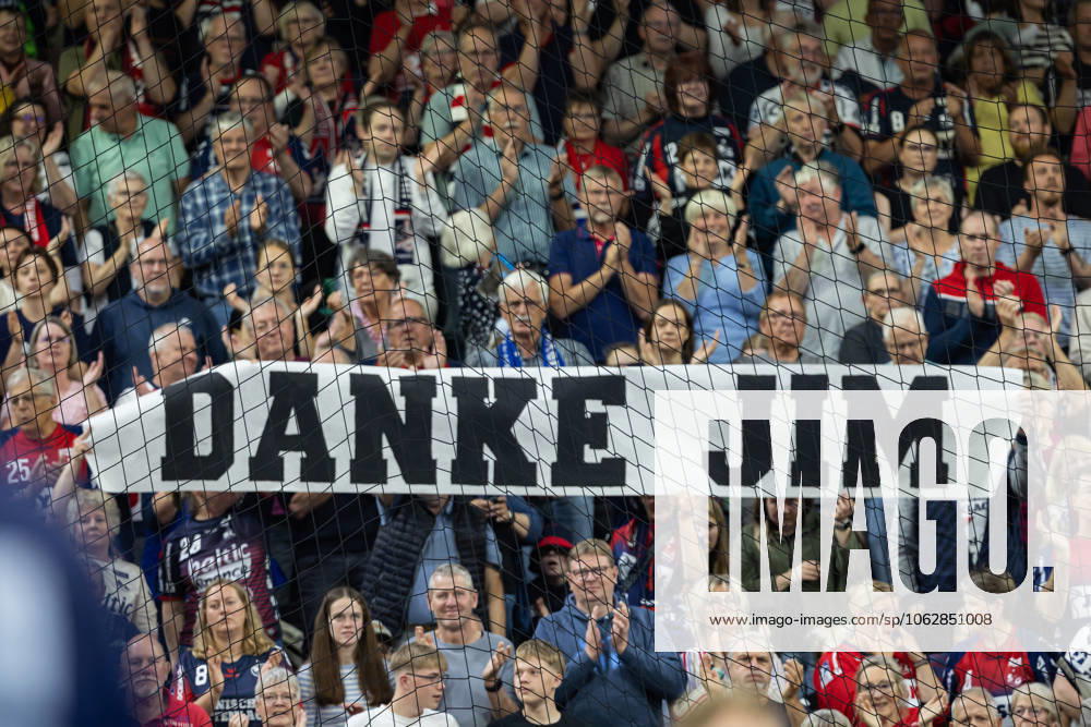 DAIKIN HBL SG Flensburg Handewitt vs Handball Sportverein Hamburg 08 06 25 Fans thank Jim Gottfridsson Nr 24, SG Flensburg Handewitt DAIKIN HBL SG Flensburg Handewitt vs Handball Sportverein Hamburg, GP JOULE Arena on 08 06 25