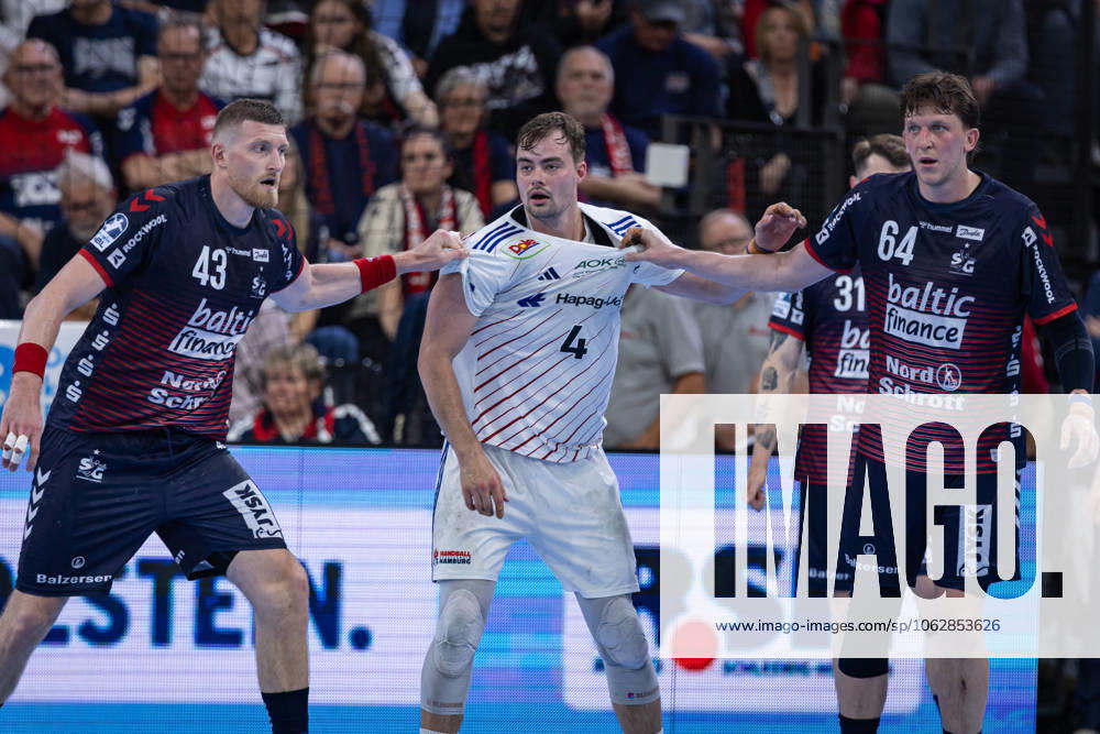 DAIKIN HBL SG Flensburg Handewitt vs Handball Sportverein Hamburg 08 06 25 Fight at the circle Blaz Blagotinsek Nr 43, SG Flensburg Handewitt , Andreas Magaard Nr 04, Handball Sportverein Hamburg , Lasse Møller Nr 64, SG Flensburg Handewitt DAIKIN HBL SG Flensburg Handewitt vs Handball Sportverein Hamburg, GP JOULE Arena on 08 06 25
