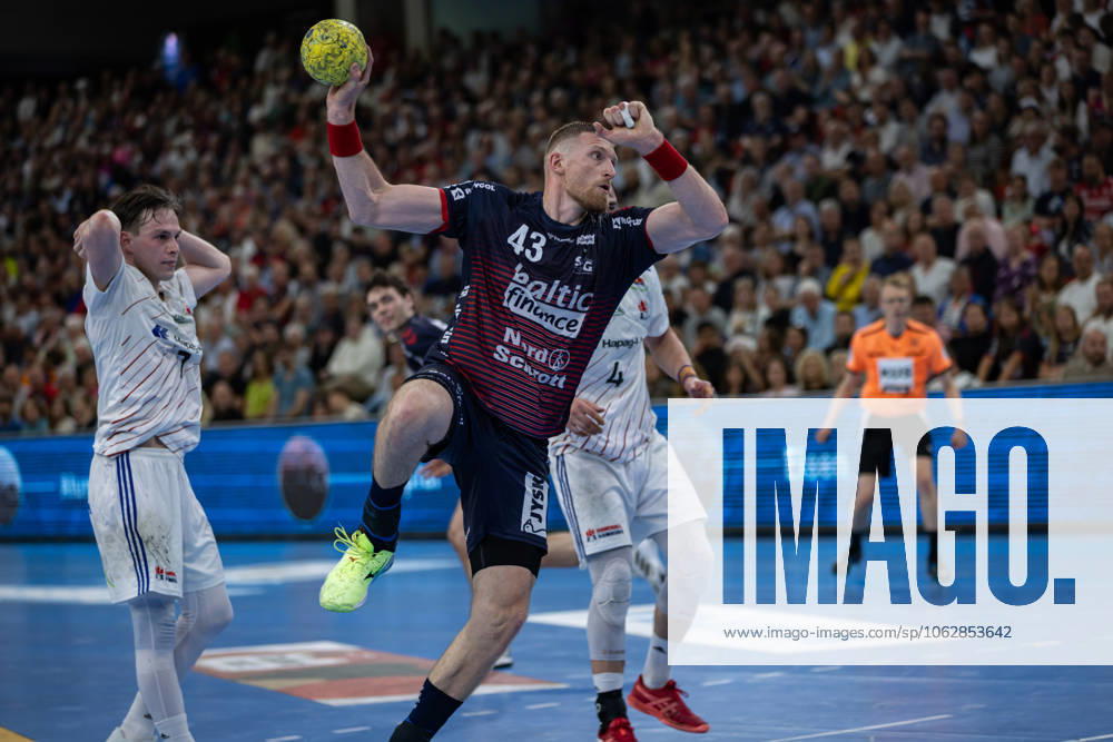 DAIKIN HBL SG Flensburg Handewitt vs Handball Sportverein Hamburg 08 06 25 Blaz Blagotinsek Nr 43, SG Flensburg Handewitt in attack DAIKIN HBL SG Flensburg Handewitt vs Handball Sportverein Hamburg, GP JOULE Arena on 08 06 25