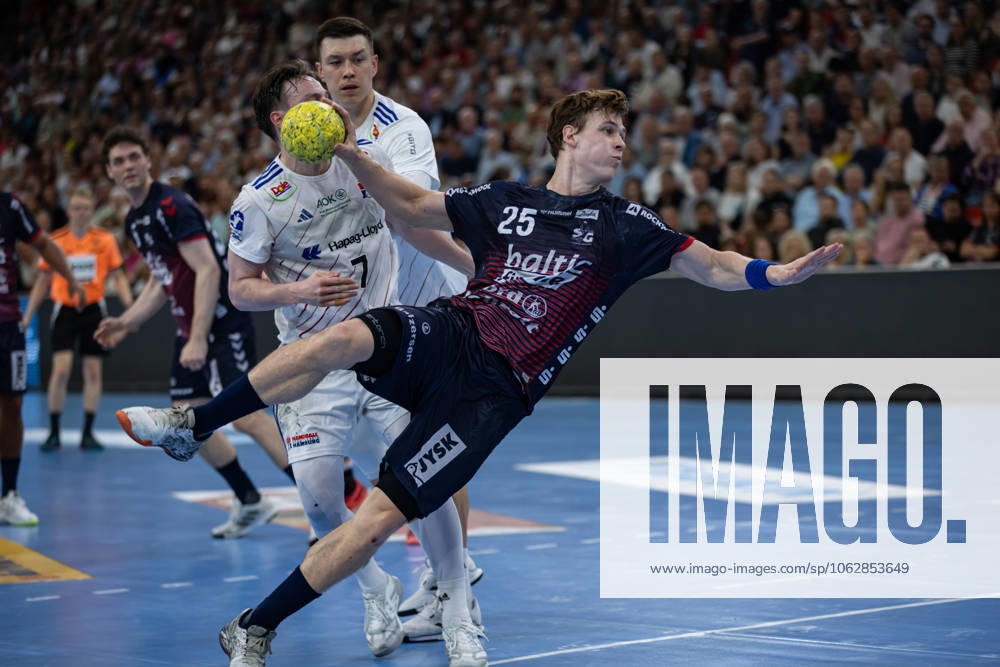 DAIKIN HBL SG Flensburg Handewitt vs Handball Sportverein Hamburg 08 06 25 Lukas Jørgensen Nr 25, SG Flensburg Handewitt in attack DAIKIN HBL SG Flensburg Handewitt vs Handball Sportverein Hamburg, GP JOULE Arena on 08 06 25