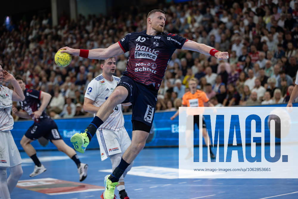 DAIKIN HBL SG Flensburg Handewitt vs Handball Sportverein Hamburg 08 06 25 Blaz Blagotinsek Nr 43, SG Flensburg Handewitt in attack DAIKIN HBL SG Flensburg Handewitt vs Handball Sportverein Hamburg, GP JOULE Arena on 08 06 25