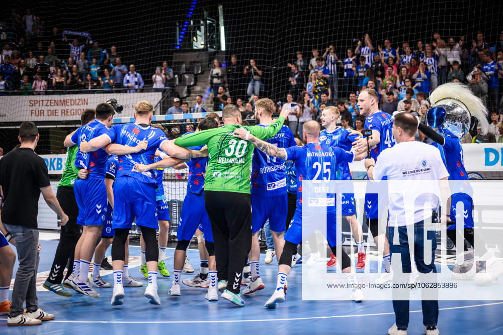 TVB Stuttgart team jubilant dance, joy, jubilation, relief GER, TVB Stuttgart SC DHfK Leipzig, DAIKIN HBL, handball, Bundesliga, 34 match day, 2024 2025 season, 08 06 2025 GER, TVB Stuttgart SC DHfK Leipzig, DAIKIN HBL, handball, Bundesliga, 34 match day, 2024 2025 season, 08 06 2025 Stuttgart