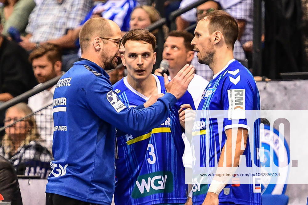 TVB Stuttgart SC DHfK Leipzig Stuttgart, 08 06 2025 Head coach Jürgen Schweikardt Stuttgart gives instructions to Max Haefner Stuttgart 3 and Kai Haefner Stuttgart 34 Stuttgart, 08 06 2025 34 Matchday of the Handball Bundesliga, TVB Stuttgart SC DHfK Leipzig, Porsche Arena, Stuttgart
