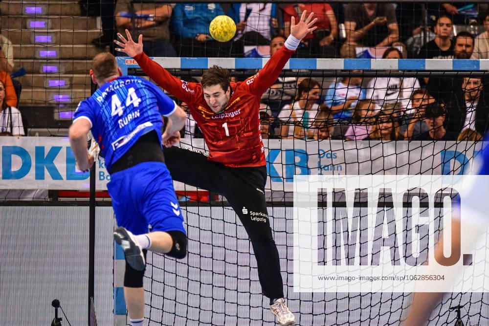 TVB Stuttgart SC DHfK Leipzig Stuttgart, 08 06 2025 Lenny Rubin Stuttgart 44 successful against Domenico Ebner Leipzig 1 Stuttgart, 08 06 2025 34 Matchday of the Handball Bundesliga, TVB Stuttgart SC DHfK Leipzig, Porsche Arena, Stuttgart