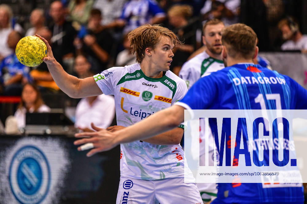 TVB Stuttgart SC DHfK Leipzig Stuttgart, 08 06 2025 Andri Mar Runarsson Leipzig 4 v Samuel Roethlisberger Stuttgart 17 Stuttgart, 08 06 2025 34 Matchday of the German Handball League, TVB Stuttgart SC DHfK Leipzig, Porsche Arena, Stuttgart