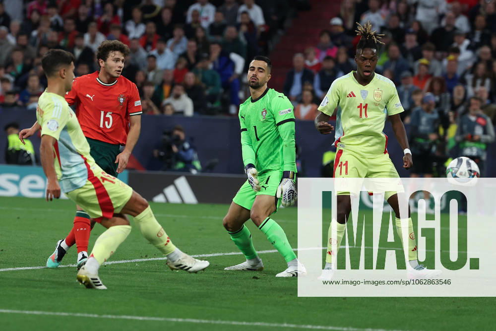 2025 06 08 UEFA Nations League 2024 25 Final Portugal Spain v l , Martin Zubimendi Spain scores the goal for 0 1, Joao Neves Portugal , goalkeeper, goalkeeper Diogo Costa Portugal , Nico Wiliams Spain UEFA REGULATIONS PROHIBIT ANY USE OF PHOTOGRAPHS as IMAGE SEQUENCES and or QUASI VIDEO